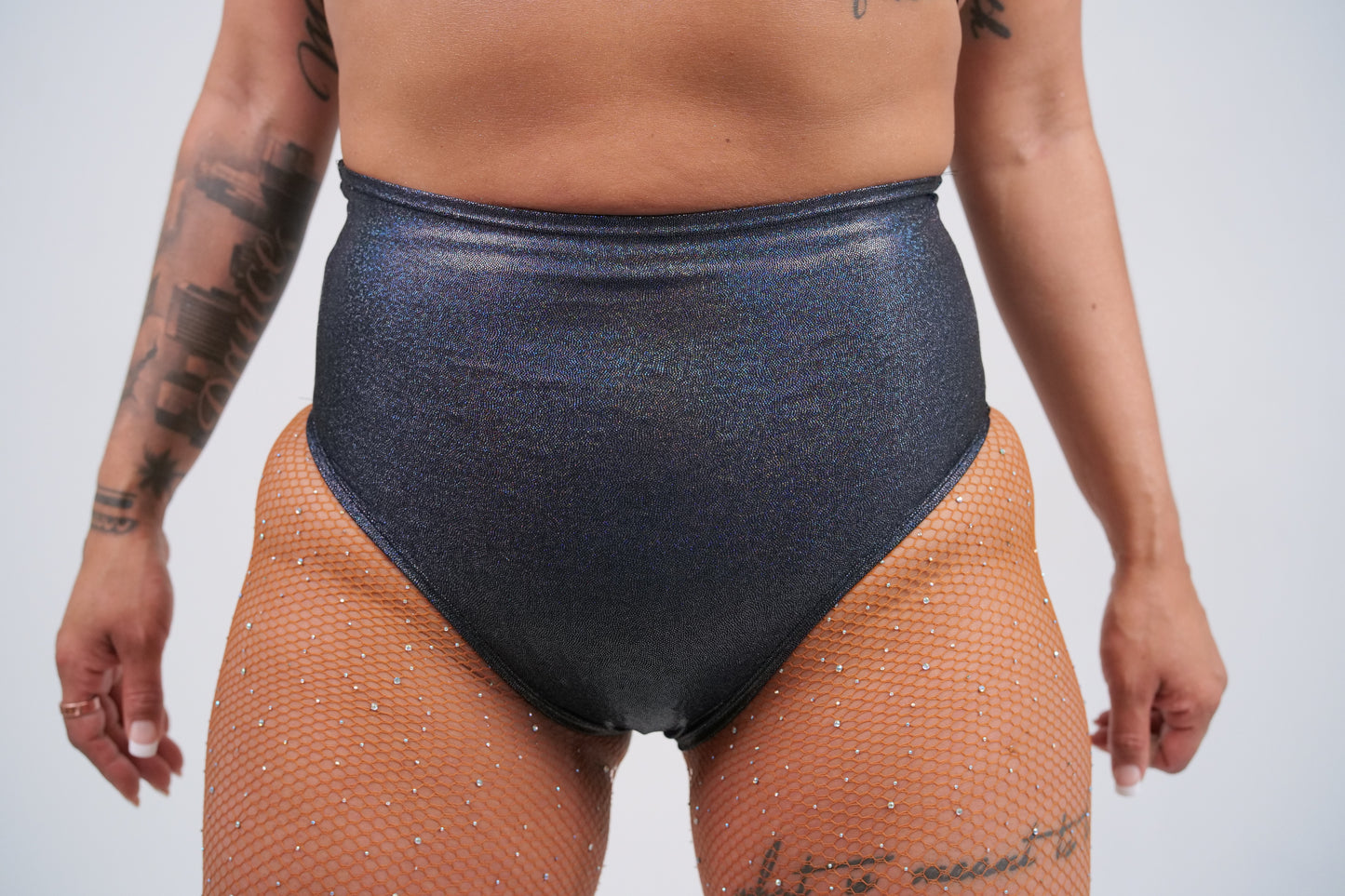 Holographic black bottoms